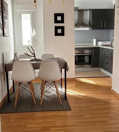 Catalina, En El Casco Historico. Ronda